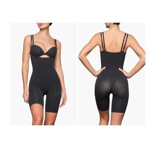 SKIMS Butt Enhancing Open Bust Bodysuit Onyx Black BD-ONS-5940W Womens‎ XL New